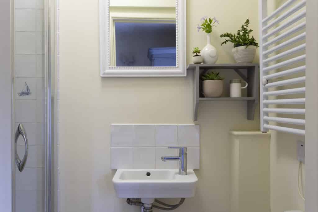 2 Florence Cottages Torcross Beach Cottage Bathroom