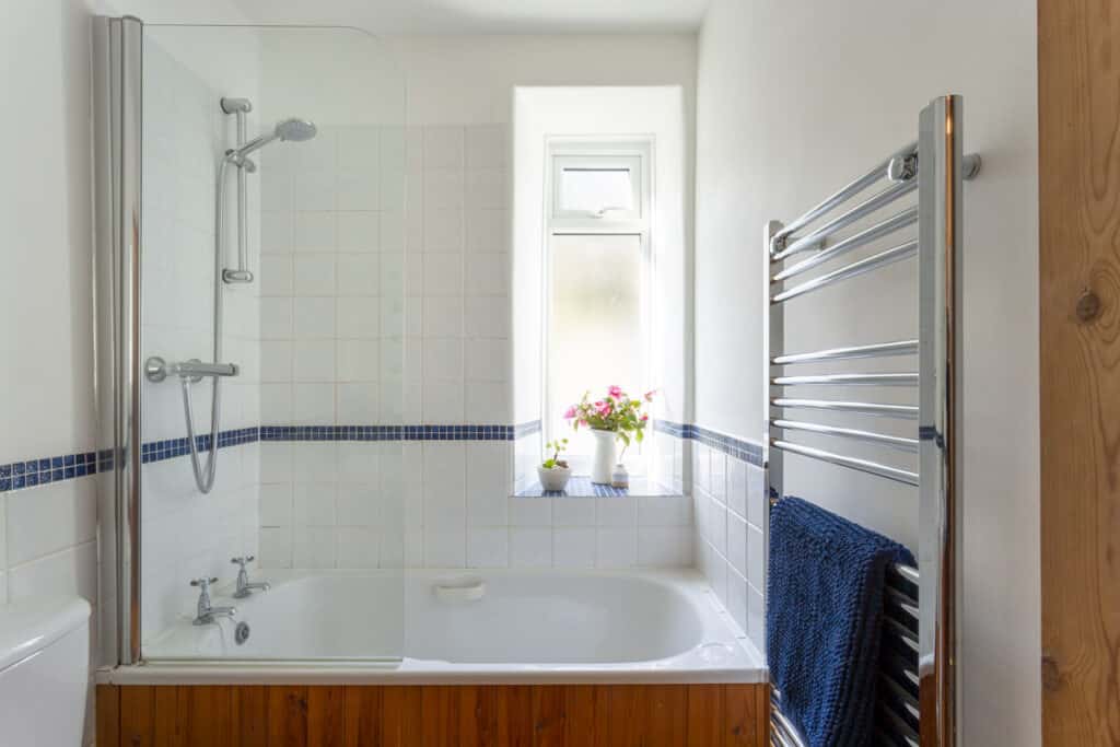 Start Way, Torcross, cottage by the sea, bathroom